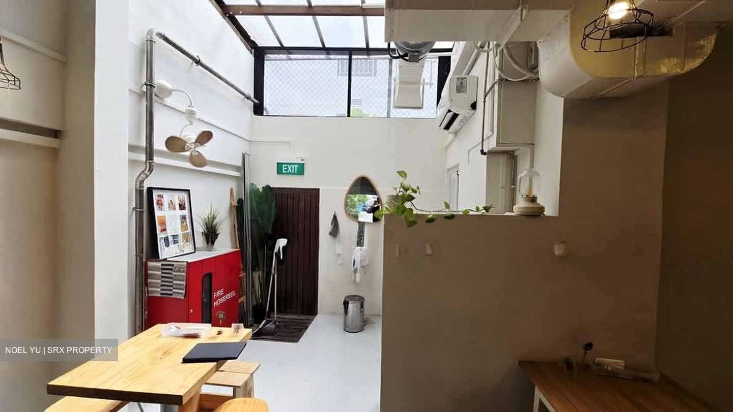 Lowland Garden (D19), Shop House #593655061